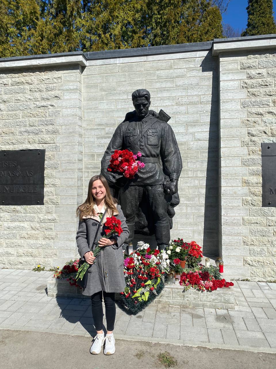 НИИРК – Стажер-исследователь НИИРК почтила память героев Великой Отечественной войны в Таллине