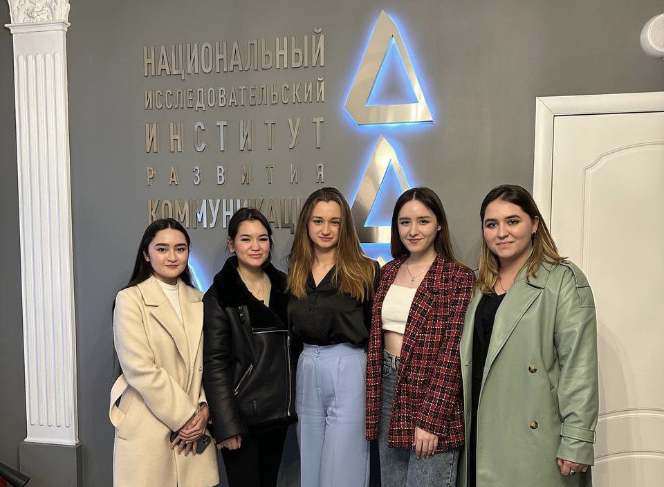 НИИРК – Международный клуб молодых исследователей провел форсайт-сессию с молодежью из Таджикистана
