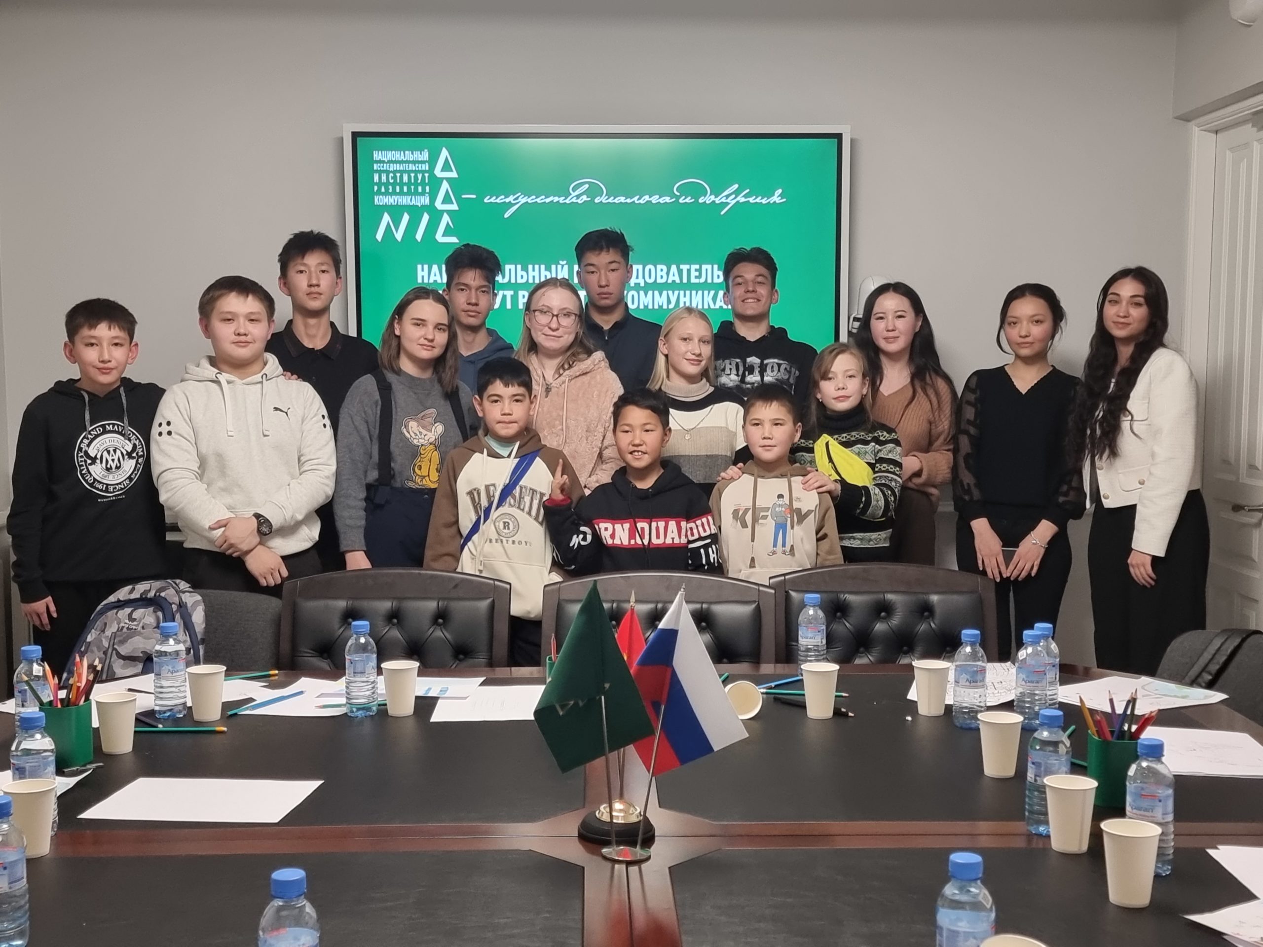 НИИРК – Школьники из Кыргызстана стали участниками форсайт-сессии Международного клуба молодых исследователей НИИРК