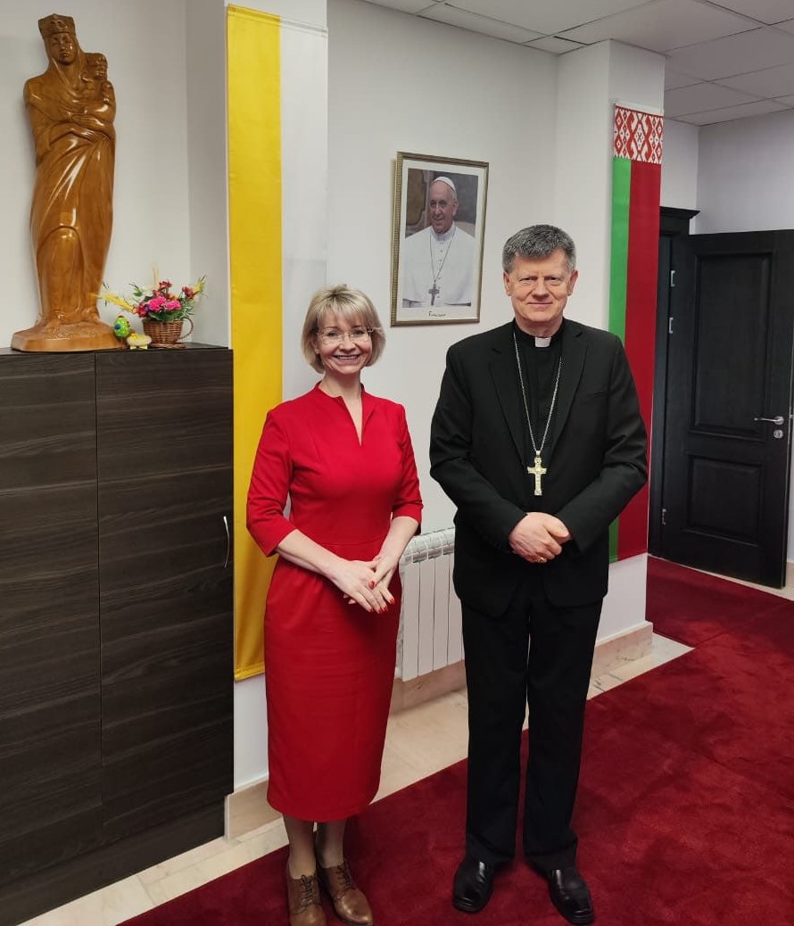 НИИРК – Рабочая встреча Валентины Комлевой с апостольским нунцием в Беларуси