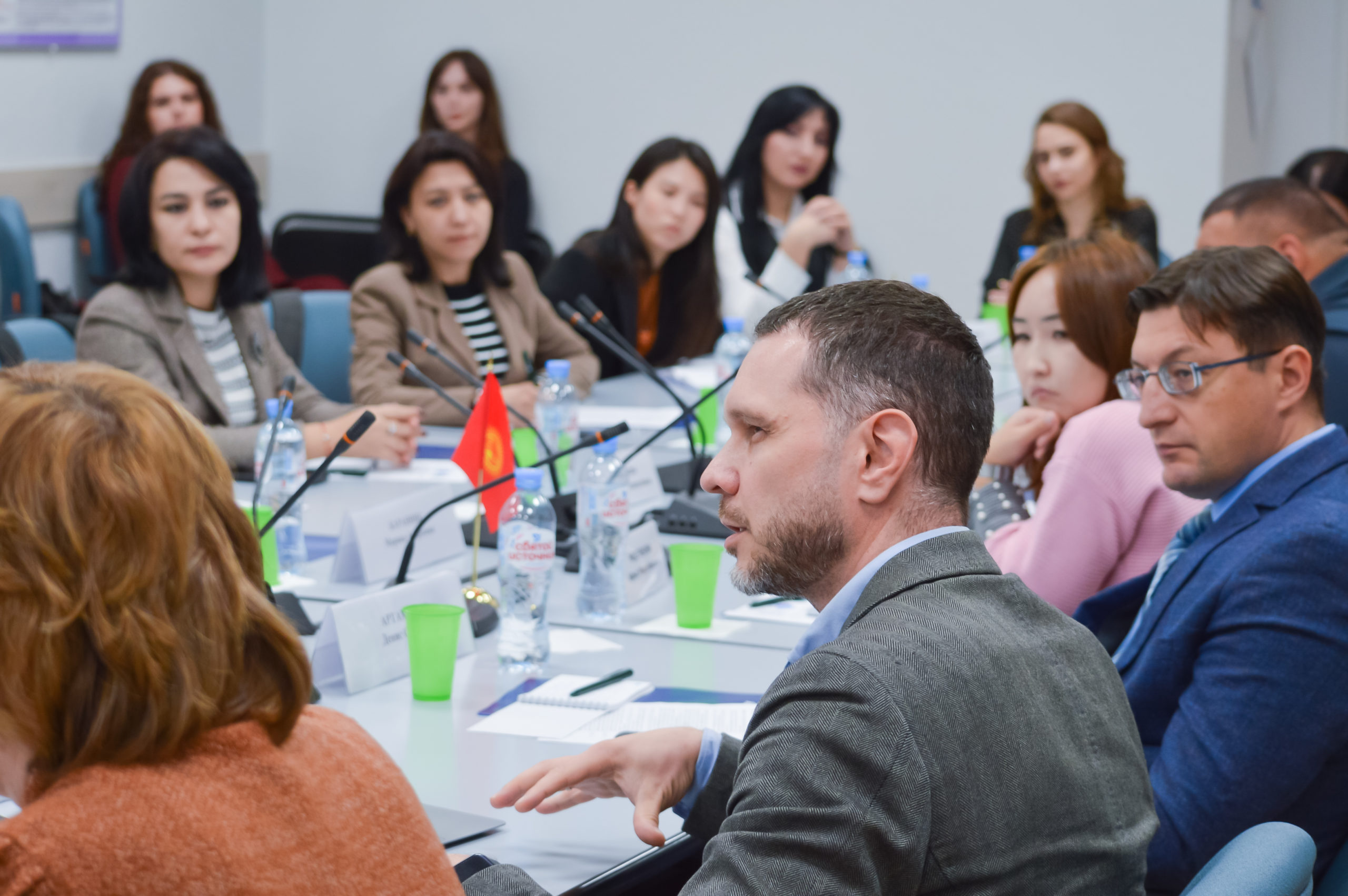 НИИРК – «Многовекторность во внешней политике» обсудили участники Программы мобильности НИИРК с российскими экспертами