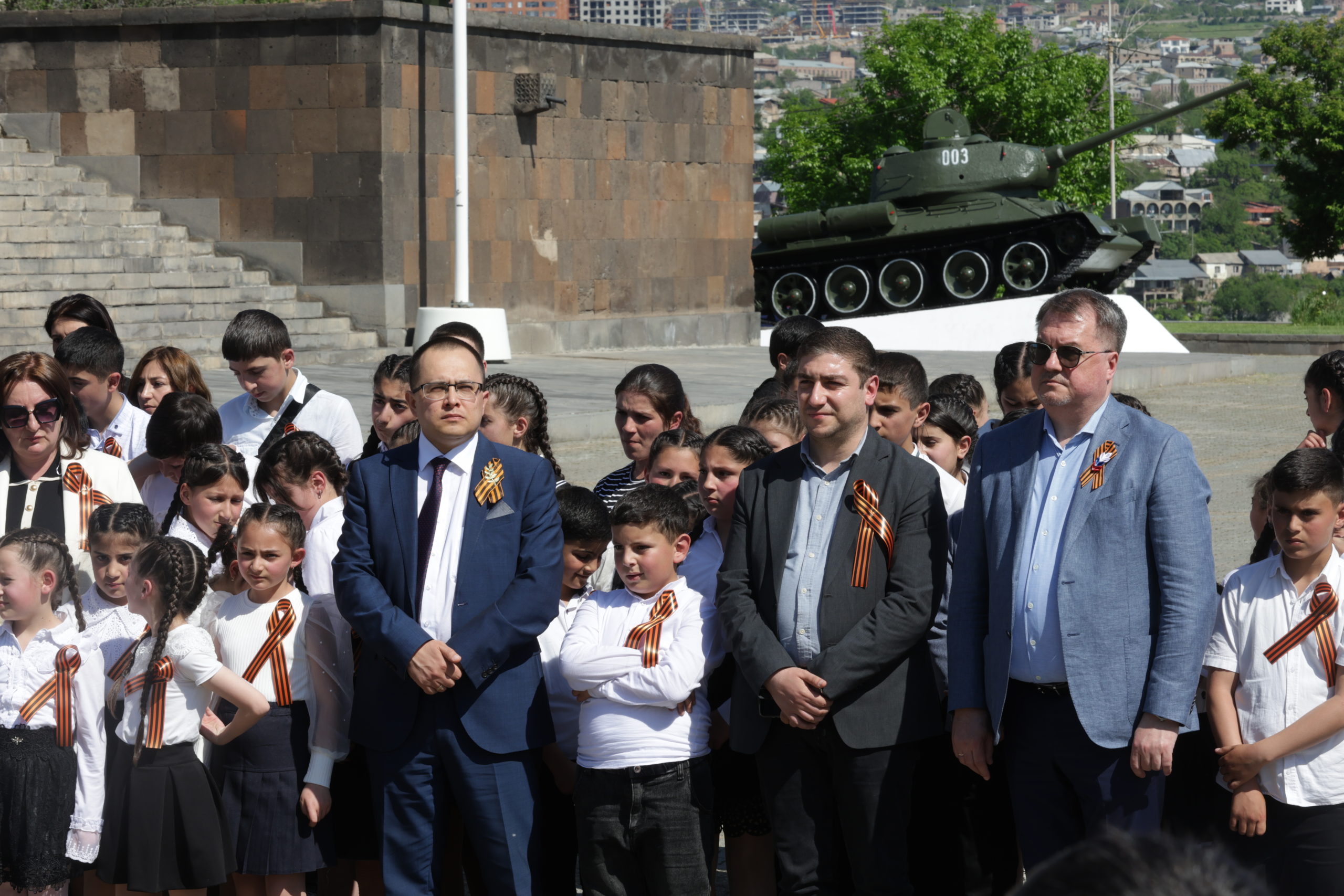 НИИРК – Воспитанники Центров изучения русского языка и культуры, созданных в Армении при поддержке НИИРК в 2023 году, почтили память воинов погибших в Великую Отечественную войну