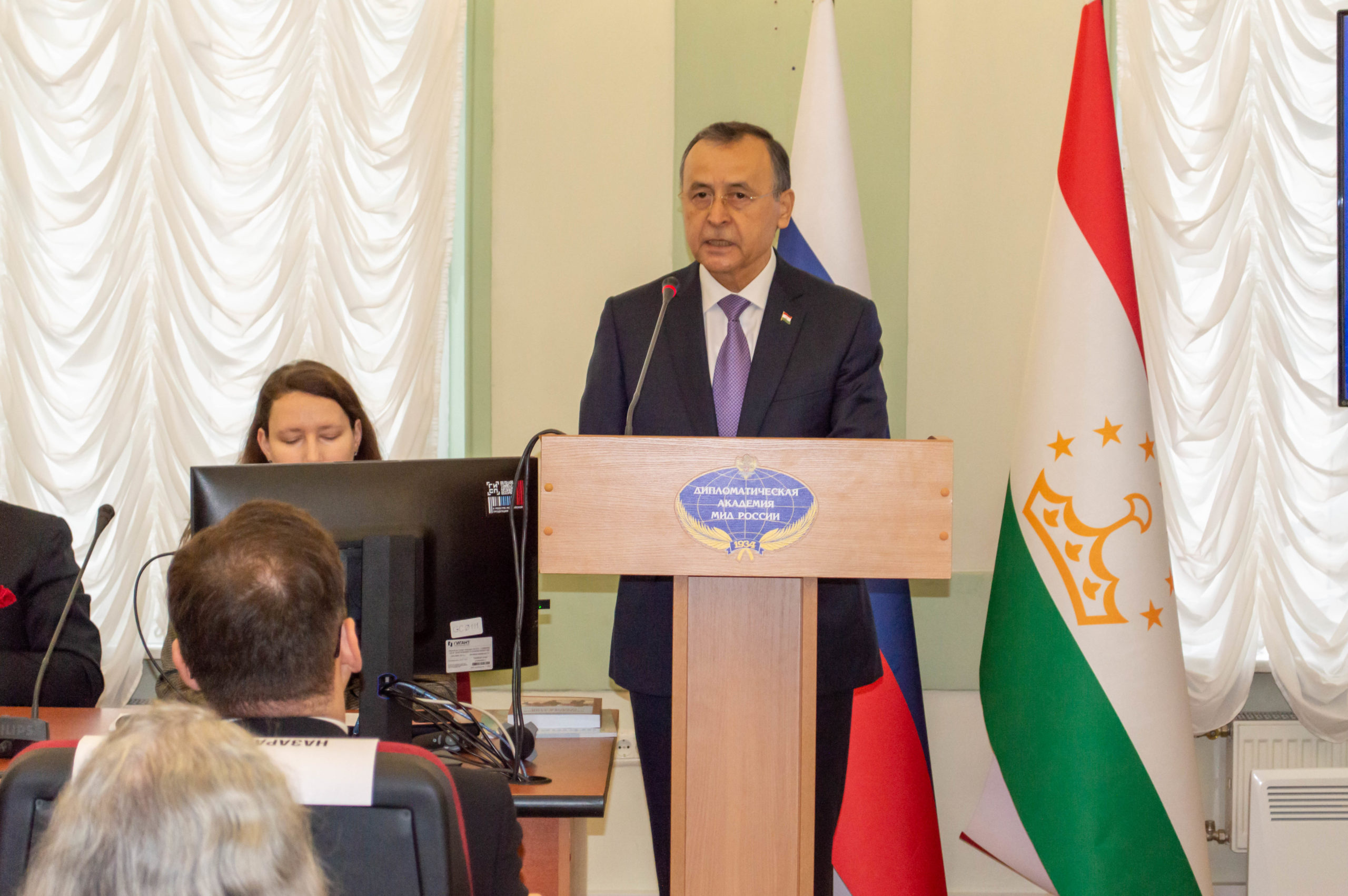 НИИРК – Валентина Комлева, заместитель директора НИИРК по научной работе приняла участие в Международной научно-практической конференции, посвященной Ахмаду Донишу