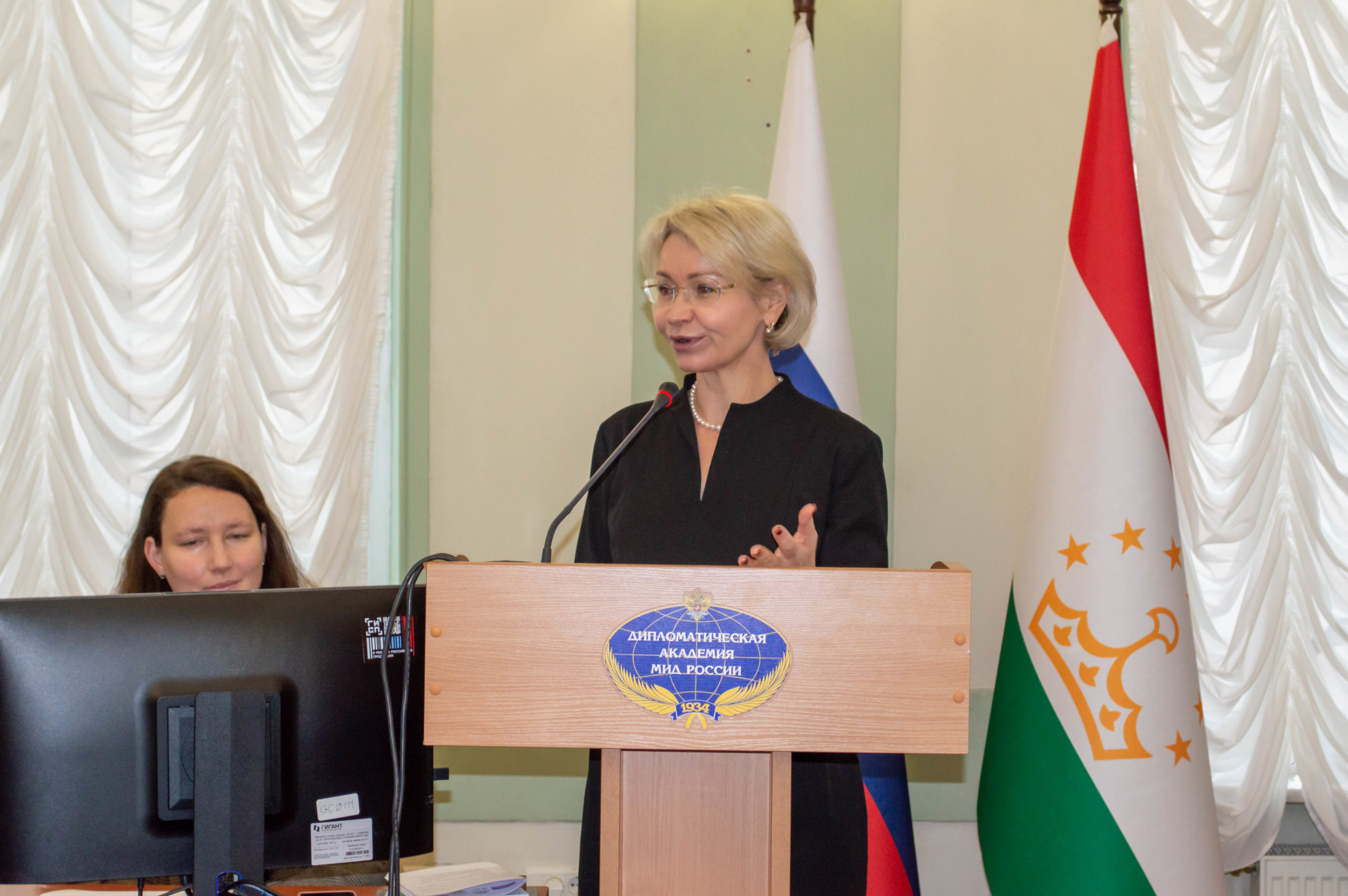 НИИРК – Валентина Комлева, заместитель директора НИИРК по научной работе приняла участие в Международной научно-практической конференции, посвященной Ахмаду Донишу