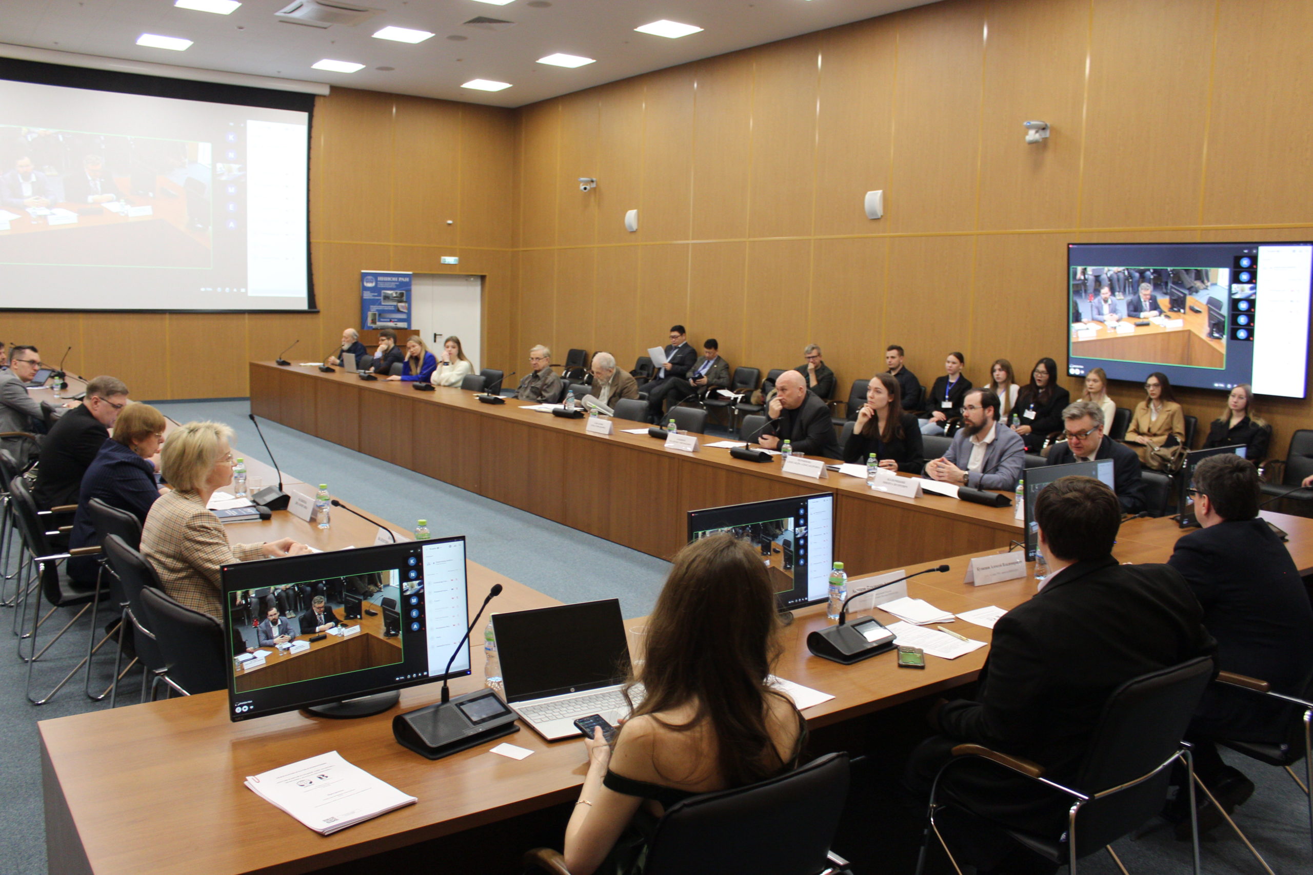 НИИРК – Валентина Комлева сделала доклад на конференции «Россия и Китай в Средней Азии: политика, экономика, наука и образование»