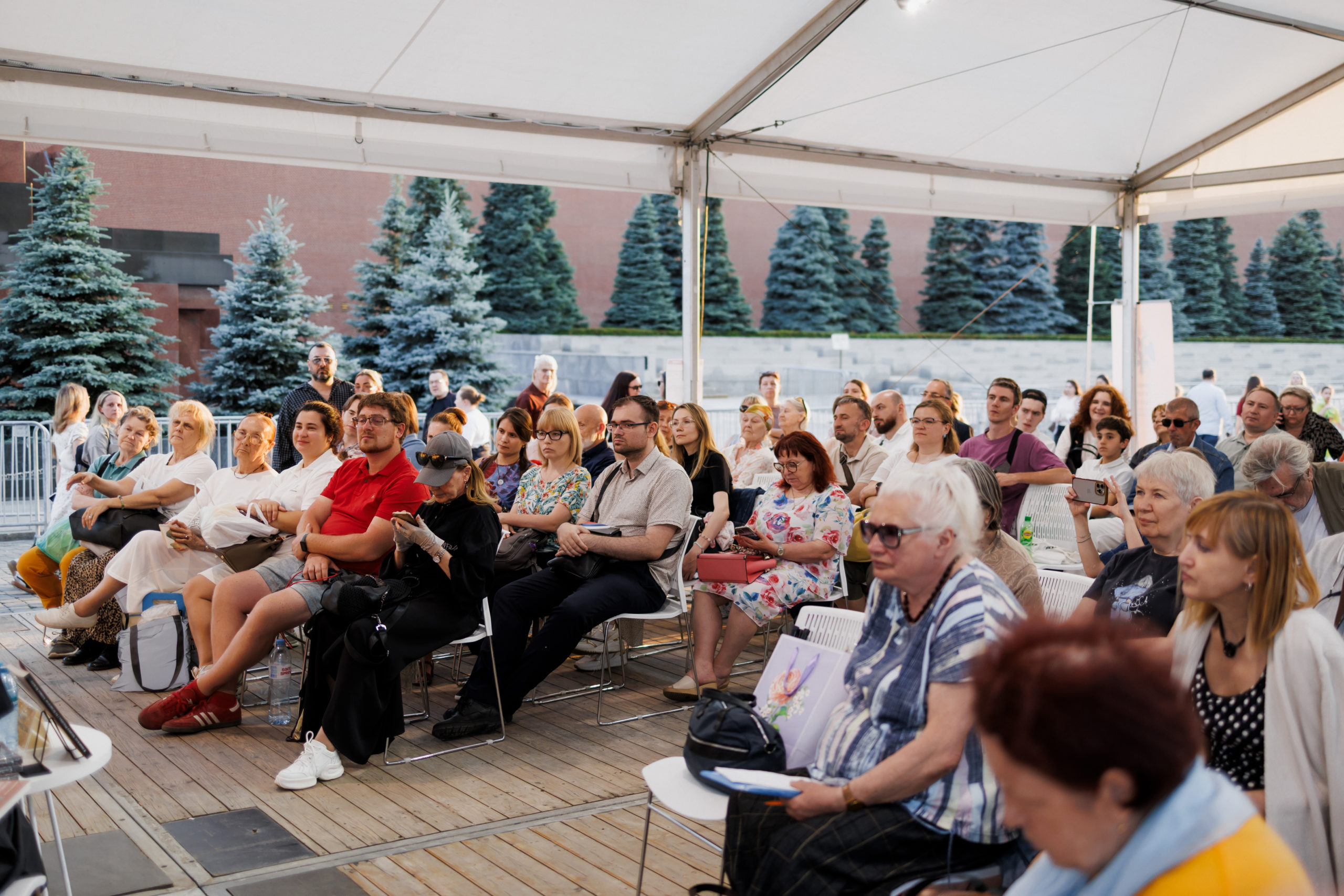 НИИРК – Книга «В поисках Андрея Рублева» представлена на фестивале «Красная площадь»