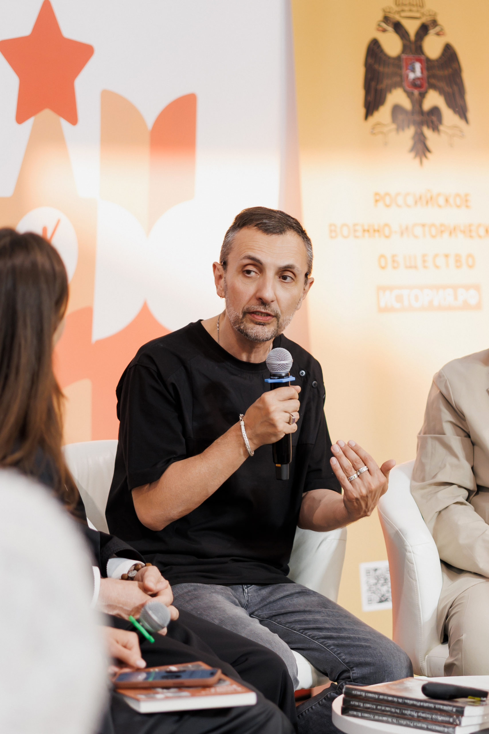 НИИРК – Книга «В поисках Андрея Рублева» представлена на фестивале «Красная площадь»
