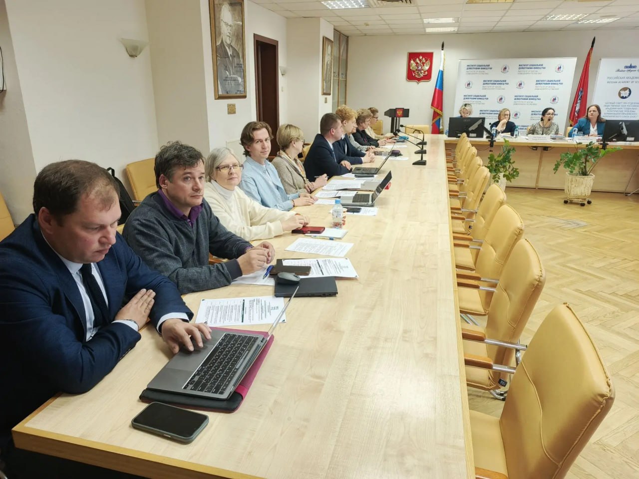 НИИРК – От статистики до исследований диаспор: участники программы НИИРК обсудили современные подходы к изучению миграции